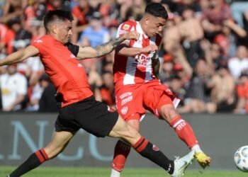 Colón y Unión igualaron en un clásico con la mirada en punta y el descenso
