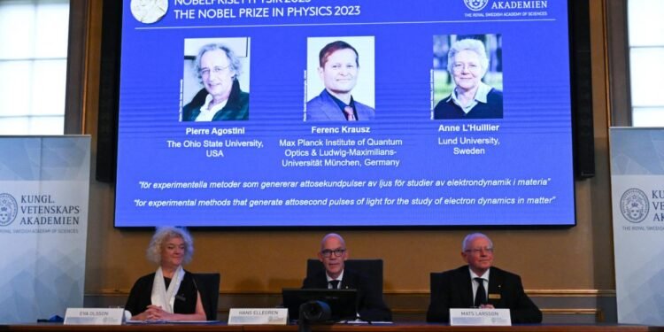 Premio Nobel de Física para tres científicos por mejorar el estudio de los electrones
