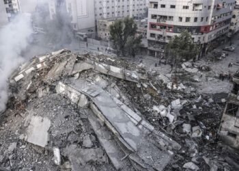 Israel impuso un cierre total a Gaza y redobló sus bombardeados