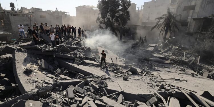 Más de 7.000 muertos y 200.000 viviendas dañadas en Gaza por ataques de Israel