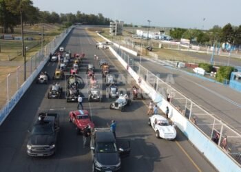 Las baquets cumplieron con su recorrido y cerraron la actividad en el autódromo