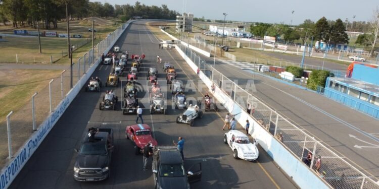 Las baquets cumplieron con su recorrido y cerraron la actividad en el autódromo