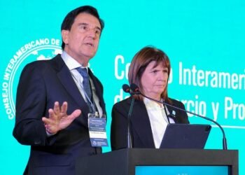 Bullrich culpó a Massa y Milei por corrida del dólar: “Al borde del precipicio»