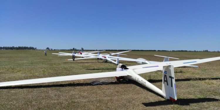 Encuentro de vuelo deportivo en el Club de Planeadores