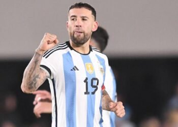 Argentina, con un gran primer tiempo, le ganó a Paraguay y suma puntaje ideal