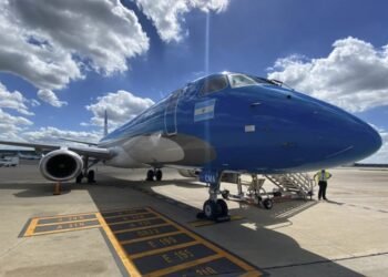 Aerolíneas Argentinas anunció la incorporación a su flota de 12 aviones Embraer 195