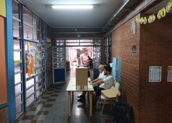 Pese a un corte de energía en la zona Este, se vota normalmente en la ciudad