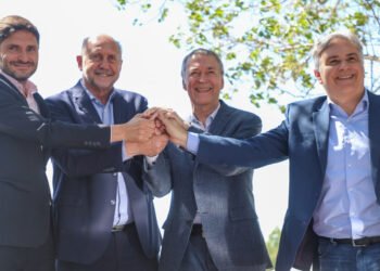 Perotti y Schiaretti rubricaron el contrato para iniciar el Acueducto Interprovincial Santa Fe – Córdoba