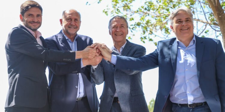 Perotti y Schiaretti rubricaron el contrato para iniciar el Acueducto Interprovincial Santa Fe – Córdoba