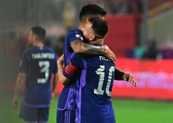 Argentina, con paso de campeón: 2 a 0 a Perú en Lima