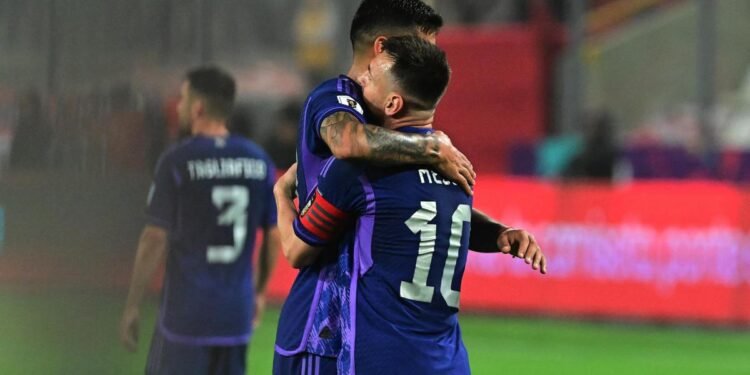 Argentina, con paso de campeón: 2 a 0 a Perú en Lima