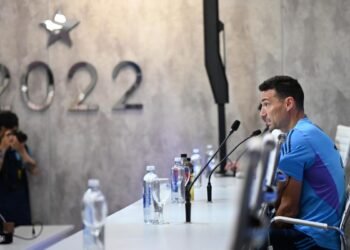 «Si Messi está bien, va a jugar contra Perú», adelantó Scaloni