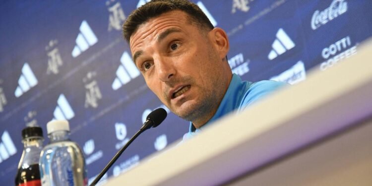Scaloni: «Messi está bien, hablaré con él para definir si juega desde el inicio o no»