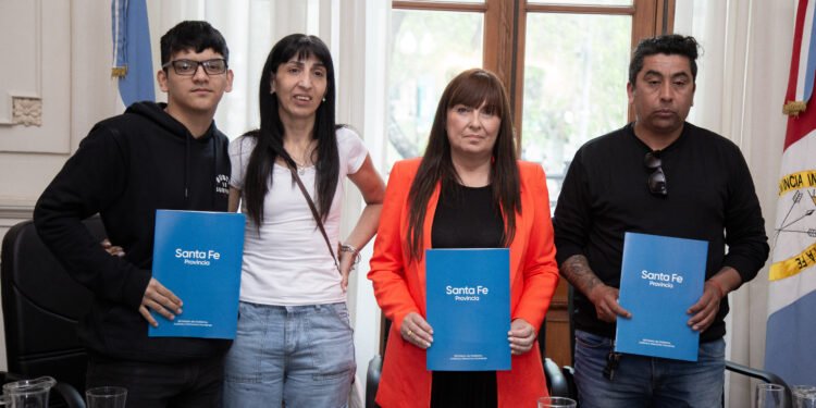 El gobierno de Santa Fe firmó un acta compromiso de solución amistosa con familiares de Vanesa Celma