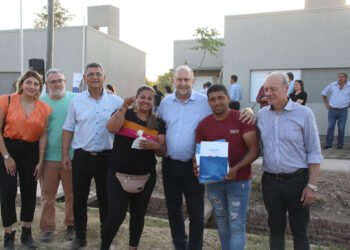 Perotti entregó 59 viviendas en Tostado