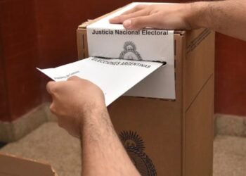 Tras el reclamo a la Libertad Avanza Cómo es el mecanismo para garantizar boletas en las elecciones nacionales