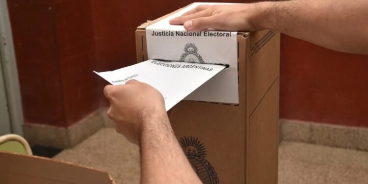 Tras el reclamo a la Libertad Avanza Cómo es el mecanismo para garantizar boletas en las elecciones nacionales