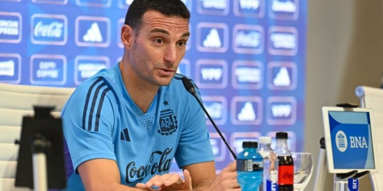 Con Messi de titular y sin Di María, Scaloni confirmó el equipo para enfrentar a Uruguay