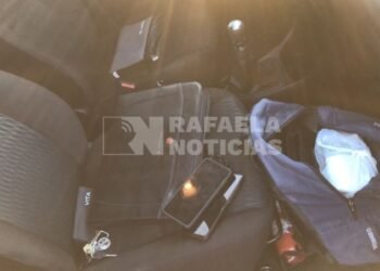 Alarmante: Un hombre fue encontrado inconsciente dentro de un automóvil