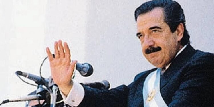 La transición democrática Jennifer Adair: «Para Alfonsín no se podía hablar de derechos humanos sin tener en cuenta los derechos sociales»