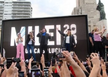 A cinco días de la elección definitiva Milei reafirmó en Rosario su discurso liberal ante el público