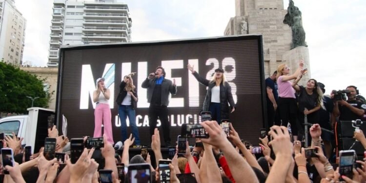 A cinco días de la elección definitiva Milei reafirmó en Rosario su discurso liberal ante el público