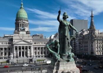 La síntesis del día Comienza a regir el nuevo piso de Ganancias sobre el salario