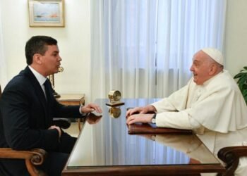 Francisco recibió en el Vaticano a Santiago Peña