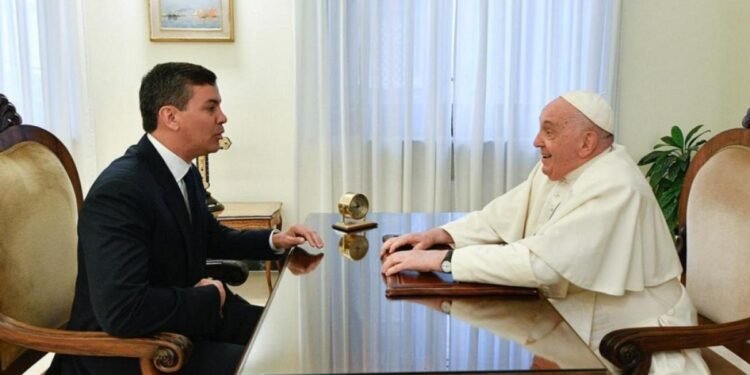 Francisco recibió en el Vaticano a Santiago Peña