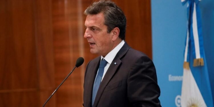 El 15 de noviembre Sergio Massa anunció a cuánto aumentará el dólar mayorista y qué pasará con el oficial