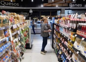 La síntesis del día Las ventas minoristas recortaron la caída en la antesala de los comicios