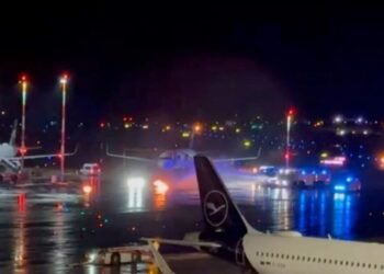 En Alemania Un hombre armado está atrincherado desde hace horas en un aeropuerto con su hija de 4 años