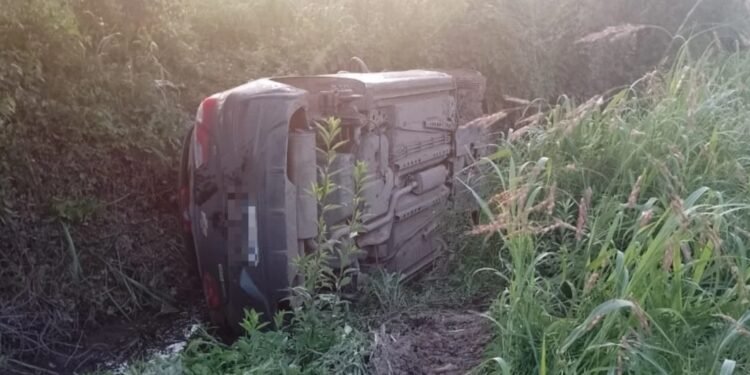 Se investiga Un auto robado en Cabaña Leiva fue hallado dentro de un zanjón en Recreo Sur