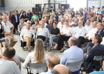 Massa y Perotti habilitaron el Depósito Fiscal del Centro Logístico Internacional en el PAER