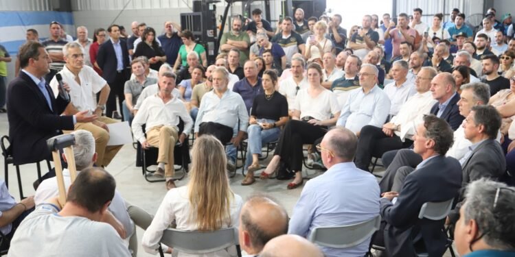 Massa y Perotti habilitaron el Depósito Fiscal del Centro Logístico Internacional en el PAER