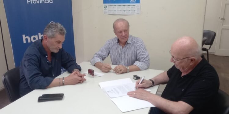 Ejecutarán obras de red eléctrica y domiciliaria en un barrio de Santa Fe