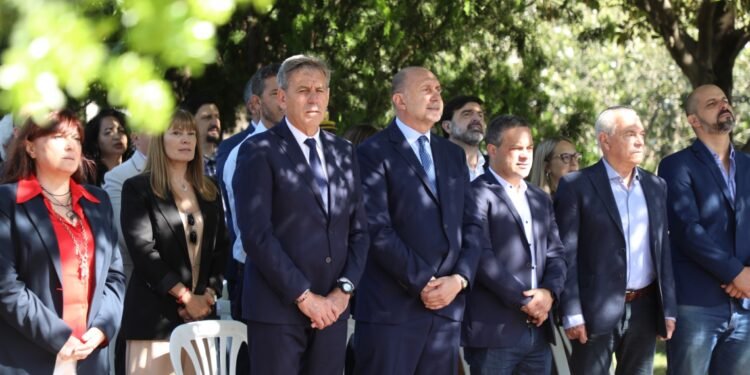 Perotti presidió el acto oficial por los 450 años de Santa Fe