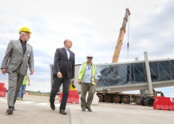 Perotti recorrió las obras de la nueva Terminal Flexible del Aeropuerto de Rosario