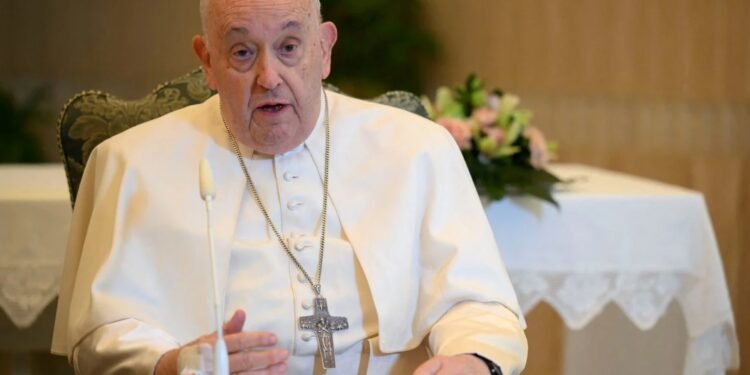 El Papa con agenda reducida Francisco padece una inflamación pulmonar que trata con antibióticos