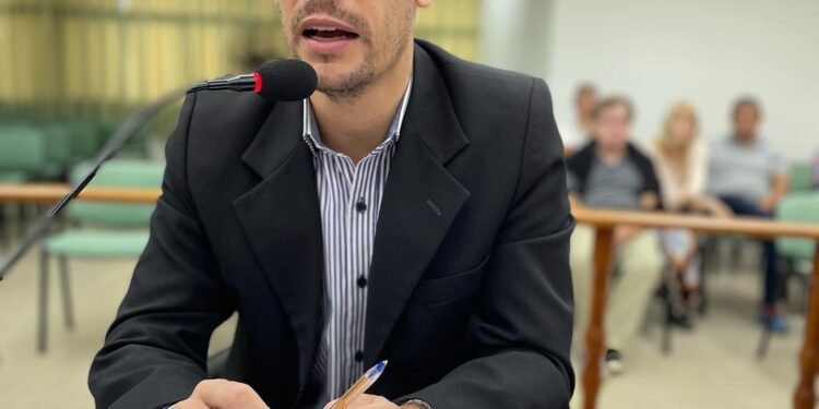 Los cambios que proyecta Viotti para achicar el gabinete municipal