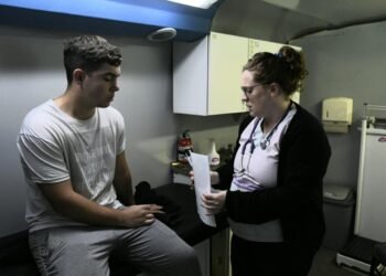 El Ómnibus Sanitario está atendiendo en barrio Jardín