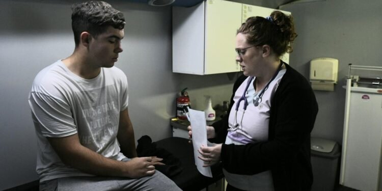 El Ómnibus Sanitario está atendiendo en barrio Jardín