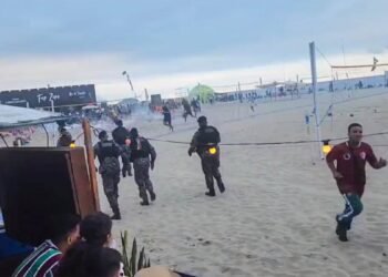 Hinchas de Fluminense atacaron a los de Boca en Copacabana