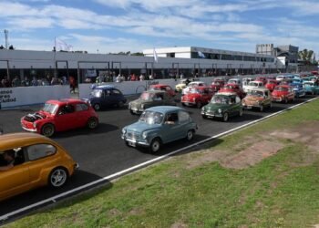 Más de 600 «Fititos» realizaron una caravana en busca de cumplir un récord Guinness