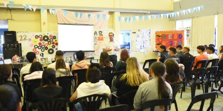 El programa “Mi primera licencia de conducir” llegó a la escuela Dopazo