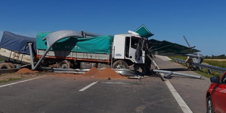 Fuerte accidente en la Variante Rafaela: debieron cortar el tránsito