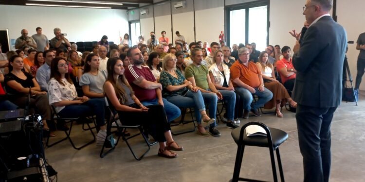 Castellano presentó su rendición de cuentas y aseguró que deja un municipio con 2.500 millones de pesos disponibles