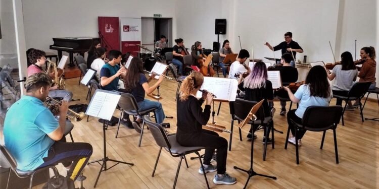 Alumnos de la escuela Municipal de Música Remo Pignoni llegan al Lasserre