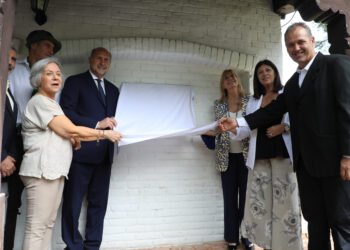 Perotti encabezó el acto por los 450 años de la fundación de Santa Fe