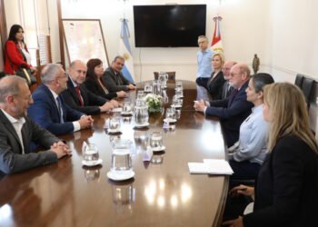 El gobernador Perotti recibió a senadores de California